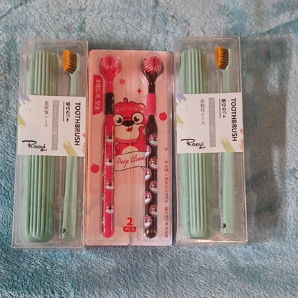 Kids Toothbrush Set - Green and Red